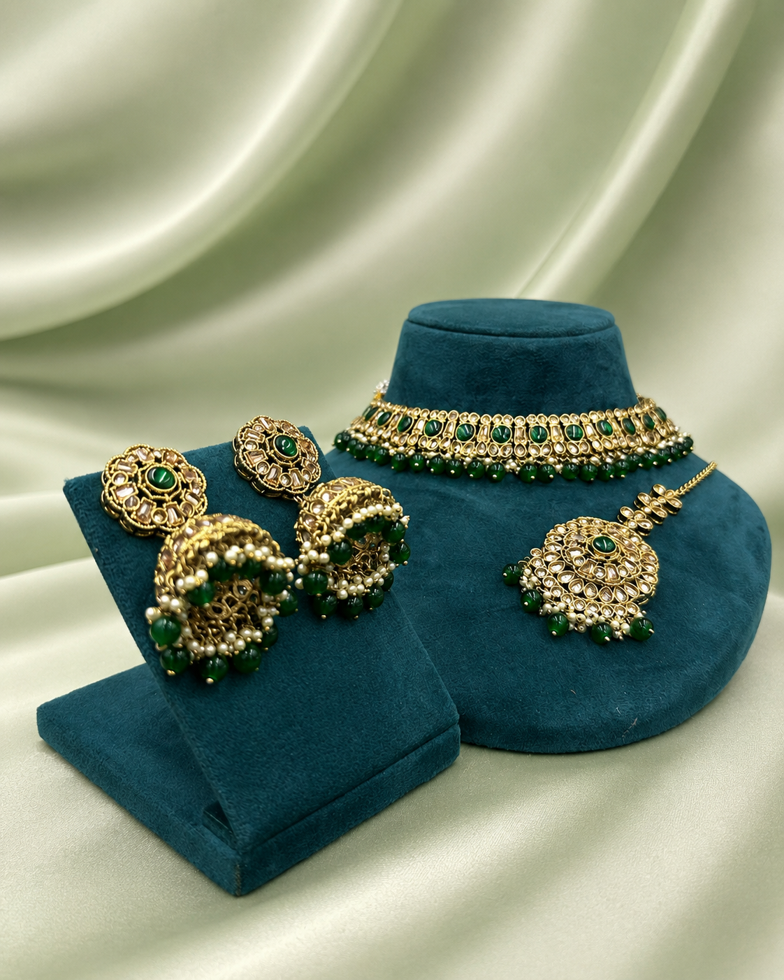 Leora Chokar Necklace Set