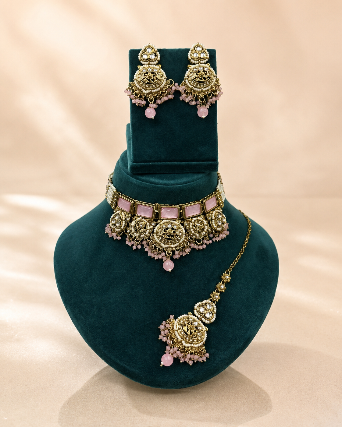 Fable Choker Kundan Necklace Set