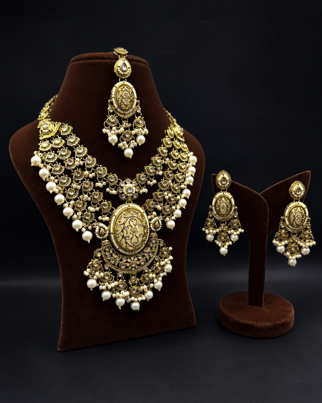 Cielo Choker Kundan Necklace Set